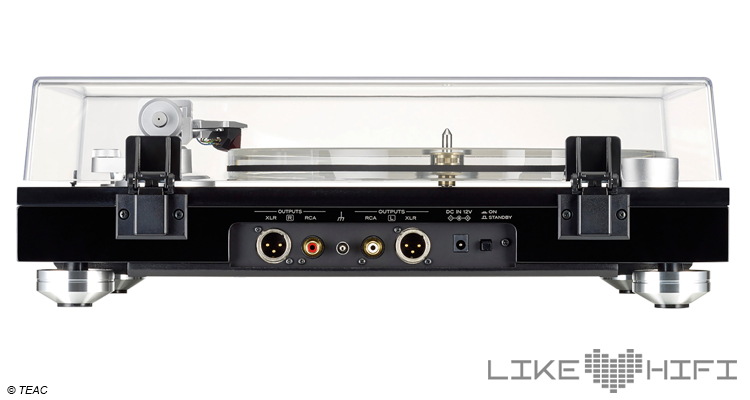 Vorbildlich finden wir die Ausstattung mit XLR-Ausgängen. Eine perfekte Kombination des TN-5BB ist in diesem Fall zum Beispiel TEACs neue Reference Line Phono-Vorstufe PE-505, die ebenfalls ab 1.599 Euro zu haben ist