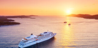 kreuzfahrt schiff sonnenuntergang - Bild: Biletskiy Evgeniy via stock.adobe.com