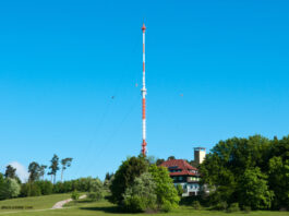 Sendemast UKW-Radio ©Eberhard via stock.adobe.com