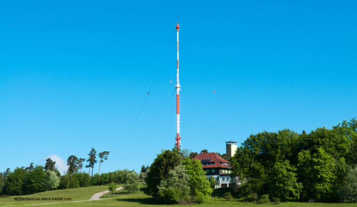 Sendemast UKW-Radio ©Eberhard via stock.adobe.com