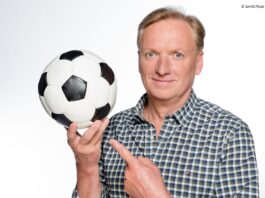Kult-Moderator Rudi Brückner © Sport1/Rupp