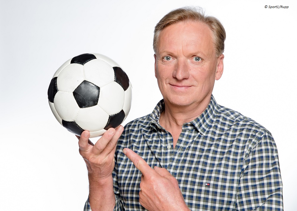 Kult-Moderator Rudi Brückner © Sport1/Rupp