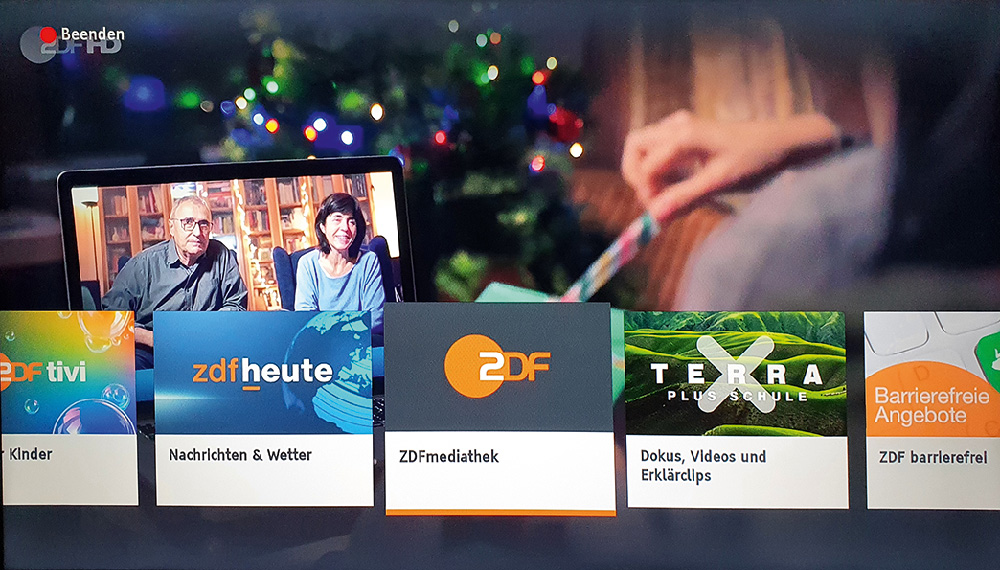 HbbTV wird vollumfänglich unterstützt, über die rote Farbtaste gelangt der Nutzer direkt zu HbbTV, die Blaue-Farbtaste führt einen Sendungsneustart aus