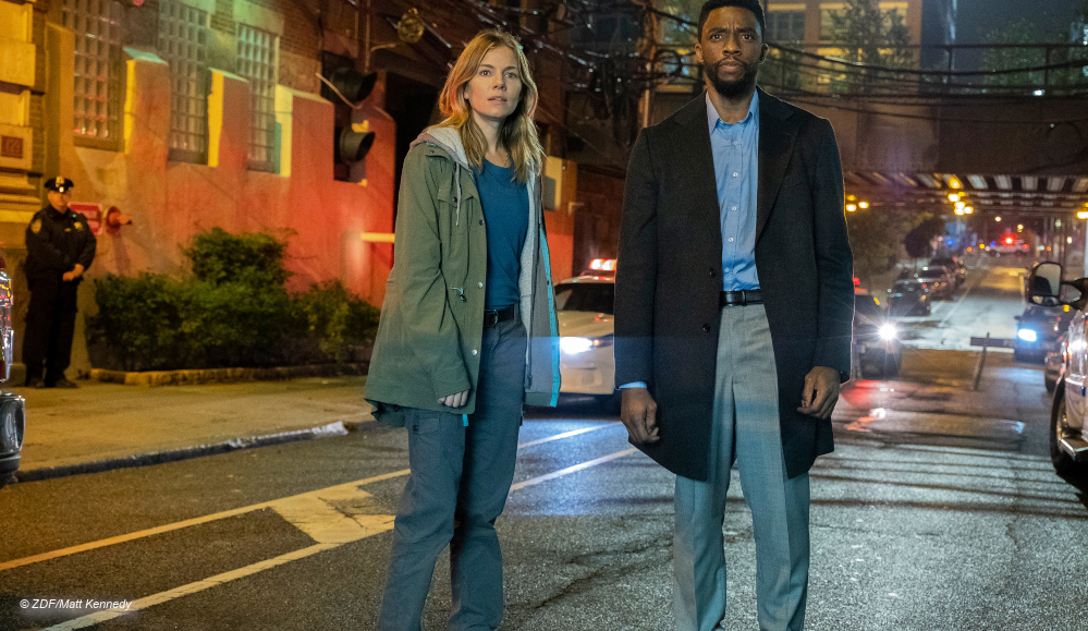 Sienna Miller und Chadwick Boseman in "21 Bridges" © ZDF/Matt Kennedy