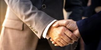 Übernahme, Deal, Handschlag, Handshake © vichie81 via stock.adobe.com