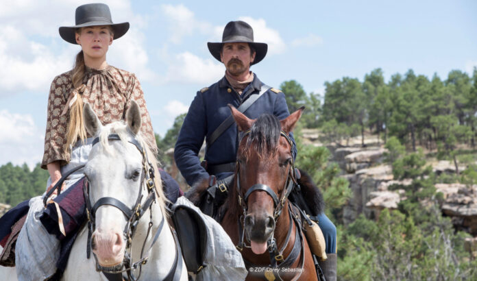 Christian Bale zu Pferd © ZDF/Lorey Sebastian