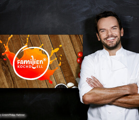 Steffen Henssler präsentiert das "Familien Kochduell"; © ARD Design/Fernsehmacher GmbH/Philipp Rathmer