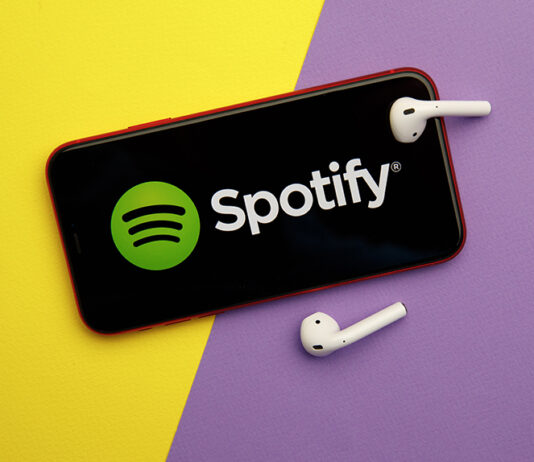 Smartphone, iPhone, Apple Air Pods, Spotify
