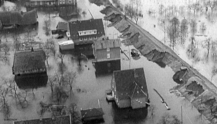 Bild von den Deichschäden der Sturmflut 1962