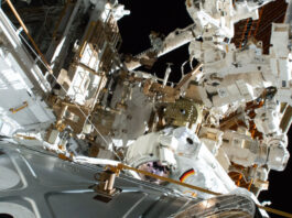 Erste Außenmission Matthias Maurer während der Cosmic Kiss mission am 23 März 2022