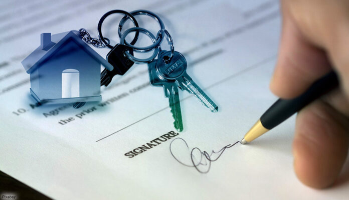 haus verkauf hand unterschrift schluessel haus verkauf hand unterschrift schluessel
