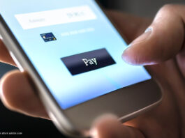 Symbolfoto bezahlen per Smartphone