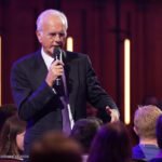 Harald Schmidt im Rahmen der Prime-Serie "One Mic Stand"