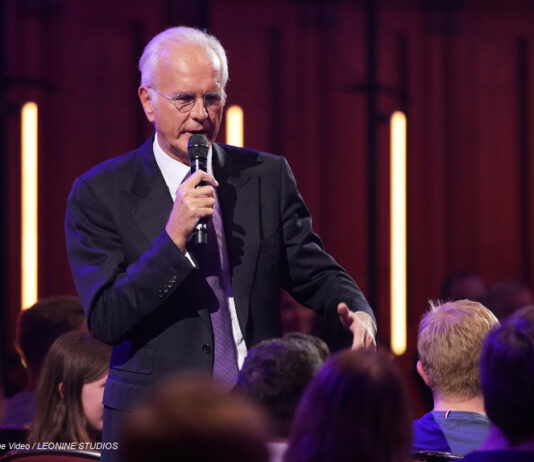 Harald Schmidt im Rahmen der Prime-Serie "One Mic Stand"