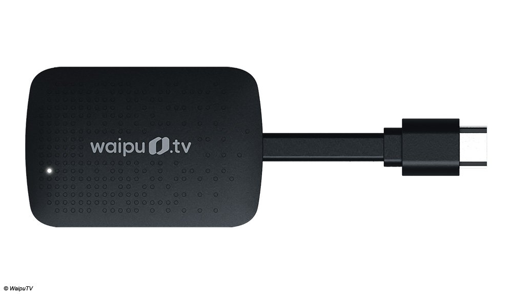 Der WaipuTV 4K Stick ist sehr kompakt. Abgesehen vom HDMI-Anschlusskabel und einer kleinen USB-C-Buchse am anderen Ende, verfügt der OTT-Empfänger über keine weiteren Anschlüsse