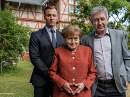 Katharina Thalbach als Miss Merkel