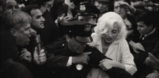 Marilyn Monroe und Polizist in Menschenmenge