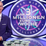 Günther Jauch mit Geld bei "Wer wird Millionär"