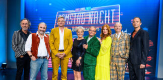 RTL Samstag Nacht kehrt zurück. Die alte Garde vor dem Logo der Kult-Show.