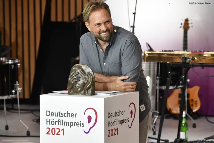 Steven Gätjen moderiert den Deutschen Hörfilmpreis 2022