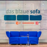 Das blaue Buchmesse-Sofa