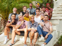 Der Cast von "Mr Gay Germany" auf einer Treppe