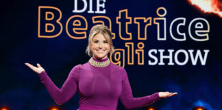 Beatrice Egli vor dem Logo ihrer Show