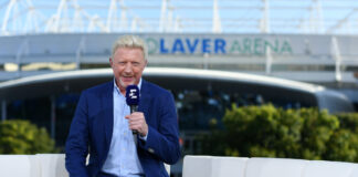 Boris Becker mit Mikrofon