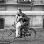 Albrecht Schuch und Jella Haase auf Fahrrad