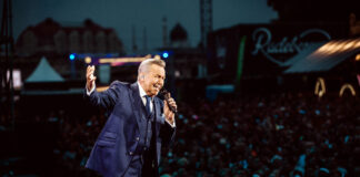 Roland Kaiser beim Konzert 2022 am Elbufer in Dresden