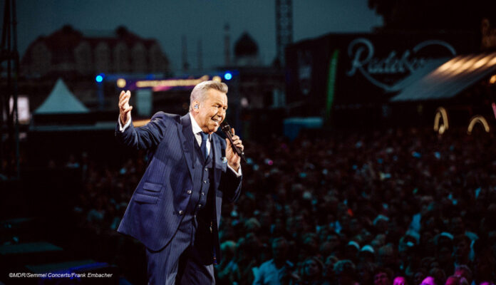 Roland Kaiser beim Konzert 2022 am Elbufer in Dresden