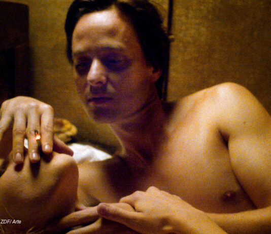 Tom Schilling und Saskia Rosendahl im Bett