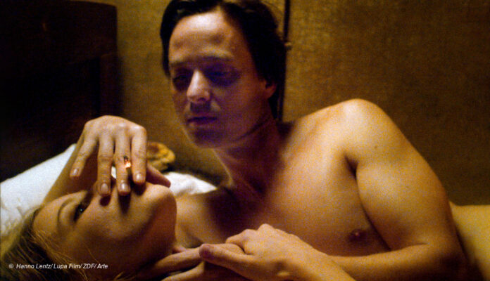 Tom Schilling und Saskia Rosendahl im Bett