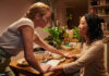 "Killing Eve" im ZDF: Villanelle konfrontiert Eve in ihrer Küche
