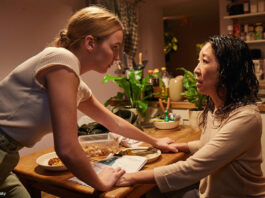 "Killing Eve" im ZDF: Villanelle konfrontiert Eve in ihrer Küche