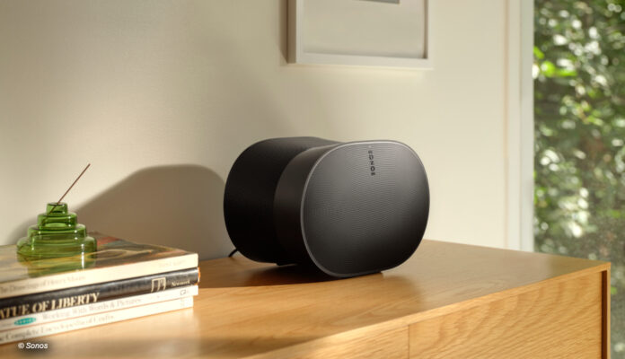 Sonos Era 300 auf Kommode