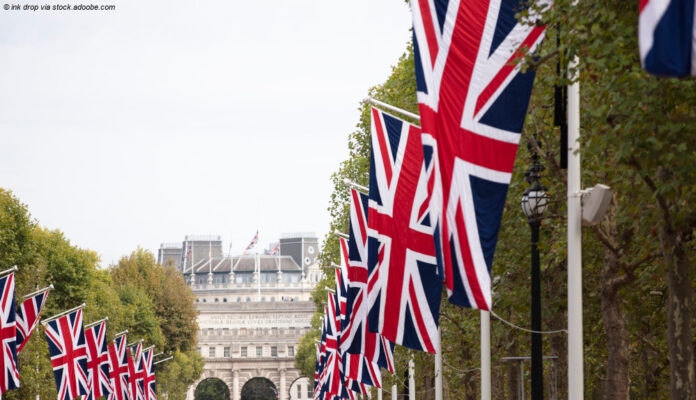 Central London mit Union Jacks beflaggt