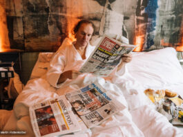 Olaf Schubert mit Bild-Zeitung in "Olaf Jagger"