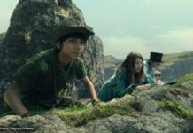 Peter Pan und Wendy auf einem Felsen