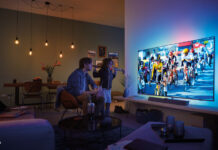 Wohnzimmer mit Philips Ambilight TV