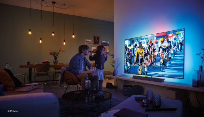 Wohnzimmer mit Philips Ambilight TV