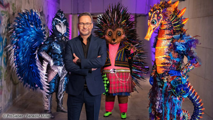 Die 8. Staffel von The Masked Singer: Moderator Matthias Opdenhövel und drei neue Kostüme, unter anderem das Seepferdchen