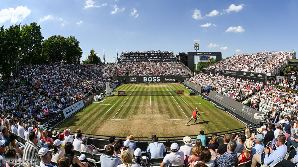 Die Boss Open, das Tennis-Turnier auf Rasenplatz mit Publikum, zu sehen bei Servus TV Deutschland