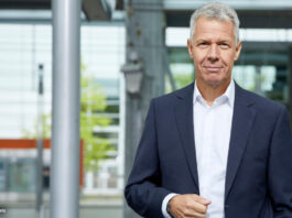 Peter Kloeppel an Bahnhof