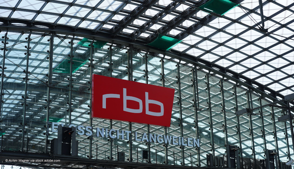 #RBB: Protzige Riesen-Werbung im Berliner Hauptbahnhof muss weg