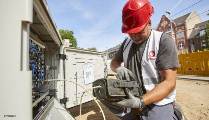 Vodafone-Techniker behebt Störungen