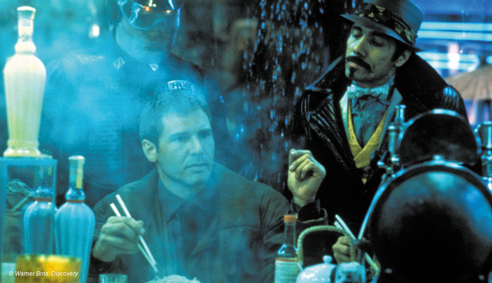 Harrison Ford isst in "Blade Runner"