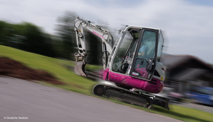 Pinker Telekom Bagger