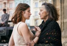 "Der Schatten" bei ZDF Neo: Ältere frau greift jüngere frau beim Arm