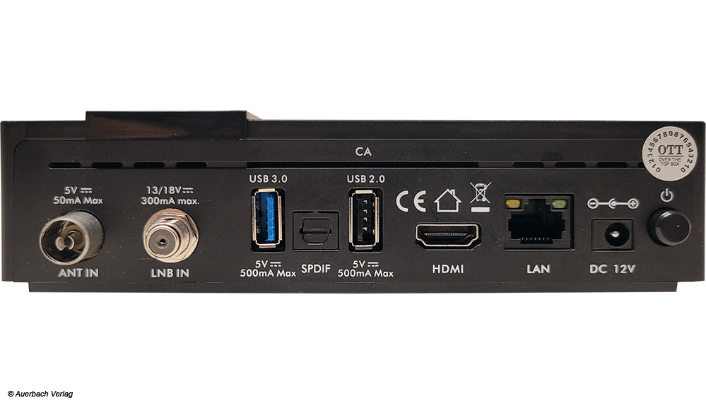 Bei der IPBox Two handelt es sich um einen Hybridreceiver, der alle drei klassischen Empfangswege Kabel, Satellit und DVB-T2 parallel empfangen kann 